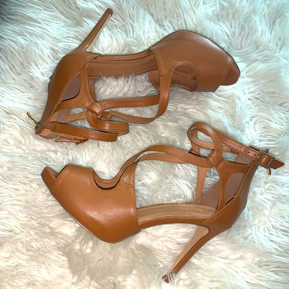 VENUS - Small platform heels, beautiful design.